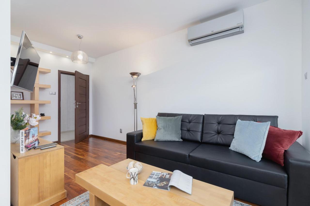 Kraków Błonia Apartment with Balcony by Renters Cracóvia Exterior foto