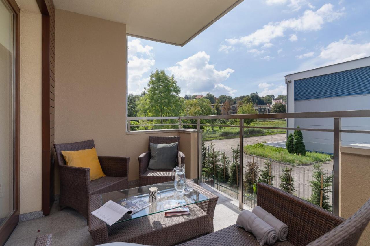 Kraków Błonia Apartment with Balcony by Renters Cracóvia Exterior foto