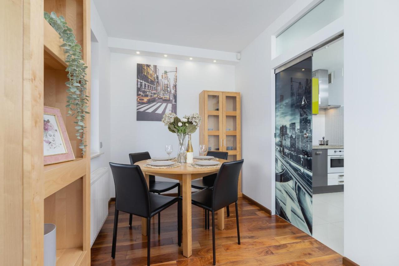 Kraków Błonia Apartment with Balcony by Renters Cracóvia Exterior foto