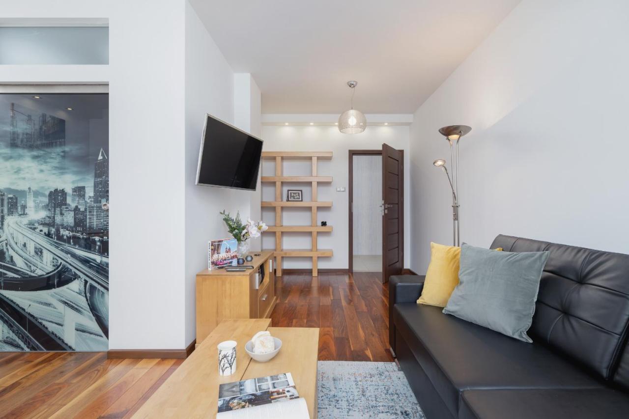 Kraków Błonia Apartment with Balcony by Renters Cracóvia Exterior foto