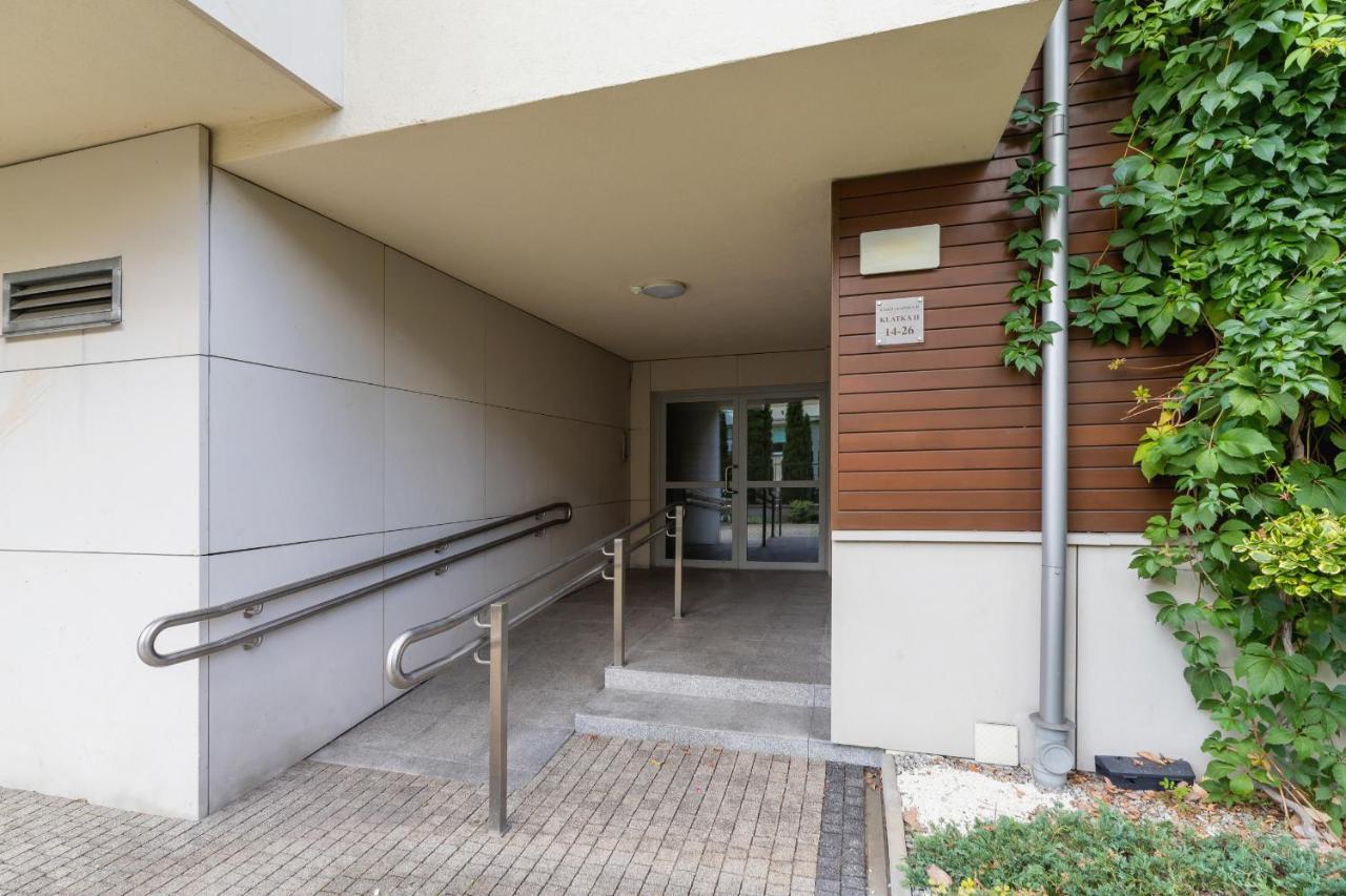 Kraków Błonia Apartment with Balcony by Renters Cracóvia Exterior foto