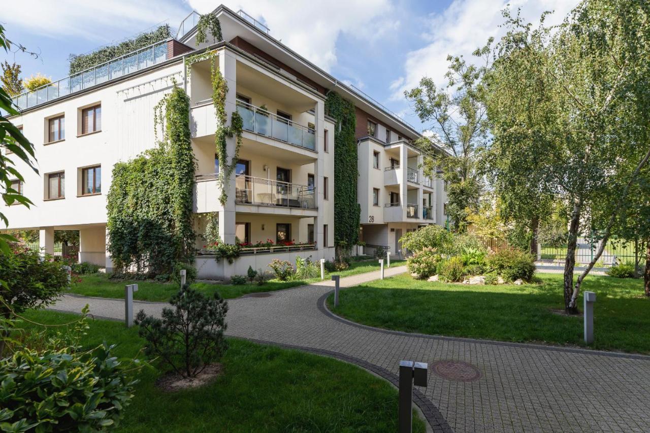 Kraków Błonia Apartment with Balcony by Renters Cracóvia Exterior foto