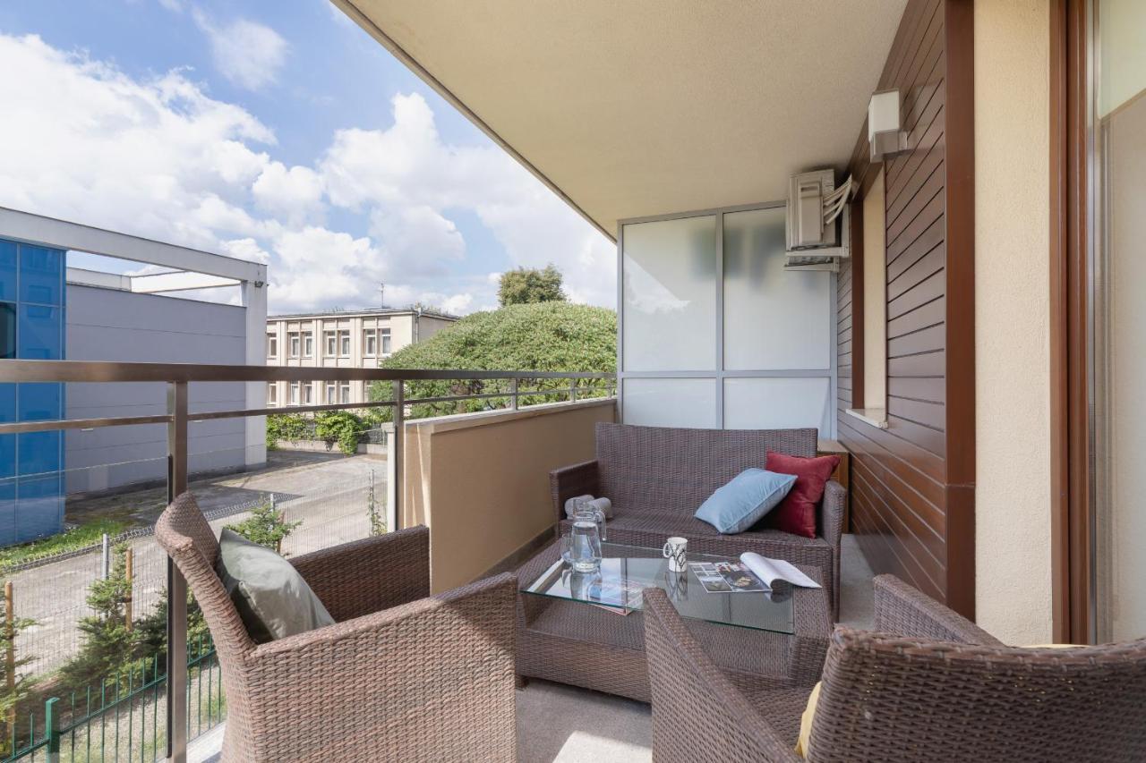 Kraków Błonia Apartment with Balcony by Renters Cracóvia Exterior foto