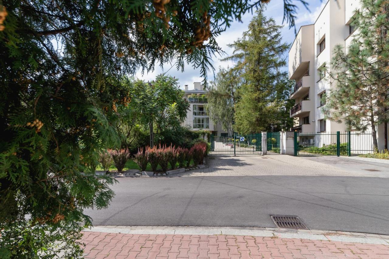 Kraków Błonia Apartment with Balcony by Renters Cracóvia Exterior foto