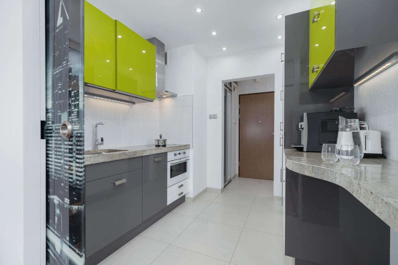 Kraków Błonia Apartment with Balcony by Renters Cracóvia Exterior foto