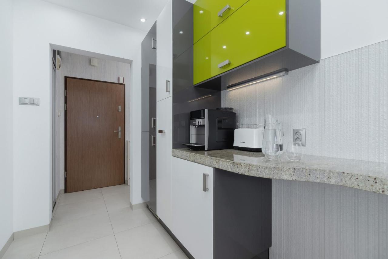 Kraków Błonia Apartment with Balcony by Renters Cracóvia Exterior foto