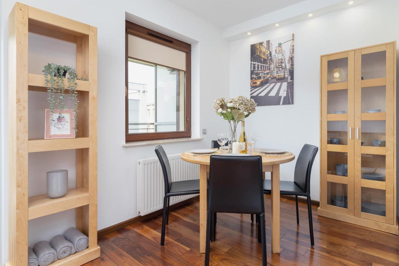 Kraków Błonia Apartment with Balcony by Renters Cracóvia Exterior foto